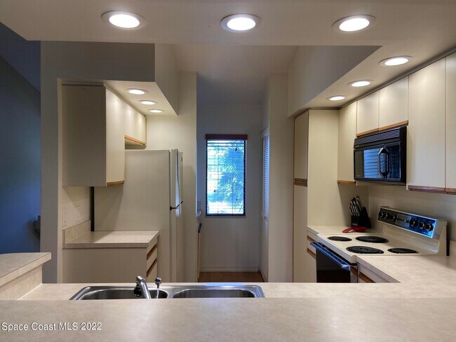 Photo - 1039 Country Club Dr Unit 425