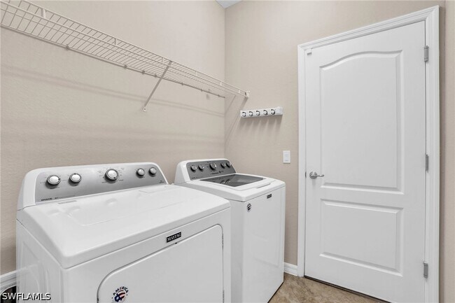 Photo - 2061 Hamlin St