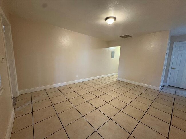 Photo - 5800 NW 15th St