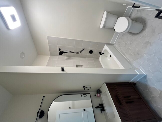 Photo - 2129 W 18th Pl
