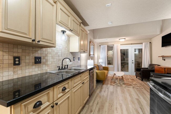 Unfurnished or Furnished 2 bedroom 2 bath Condo/Apartment in a Gated Community, Blue Eye, MO, N... - Unfurnished or Furnished 2 bedroom 2 bath Condo/Apartment in a Gated Community, Blue Eye, MO, N... Unit 321