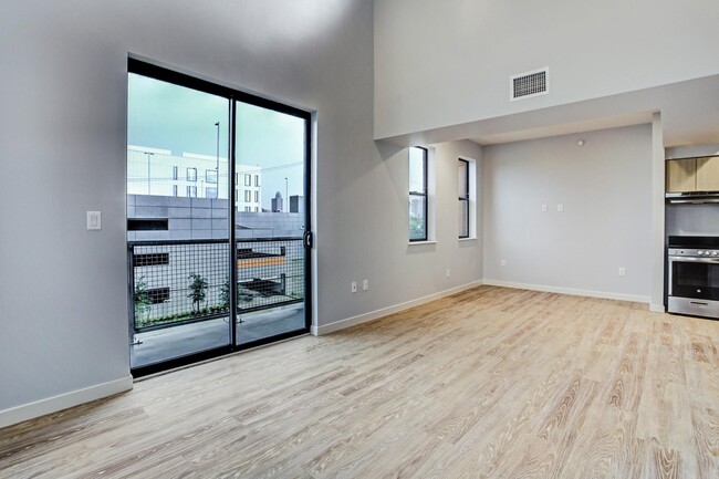 Photo - 3113 St Charles St Unidad 230