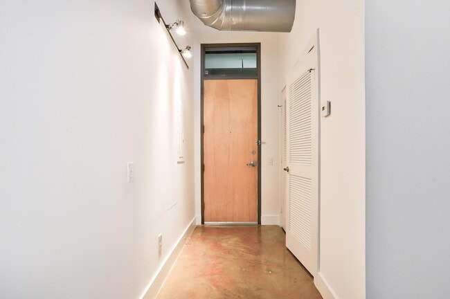 Photo - 180 NE 4th Ave Unidad 204