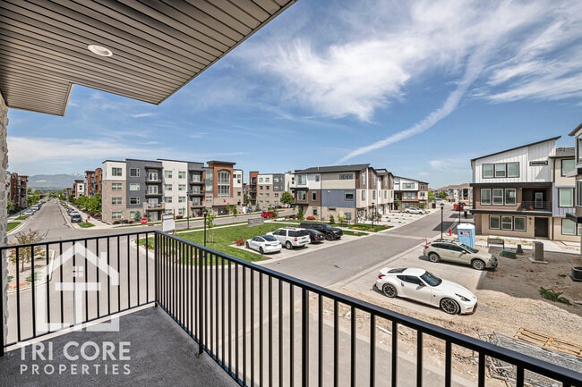 Photo - 140 E Lavalle-