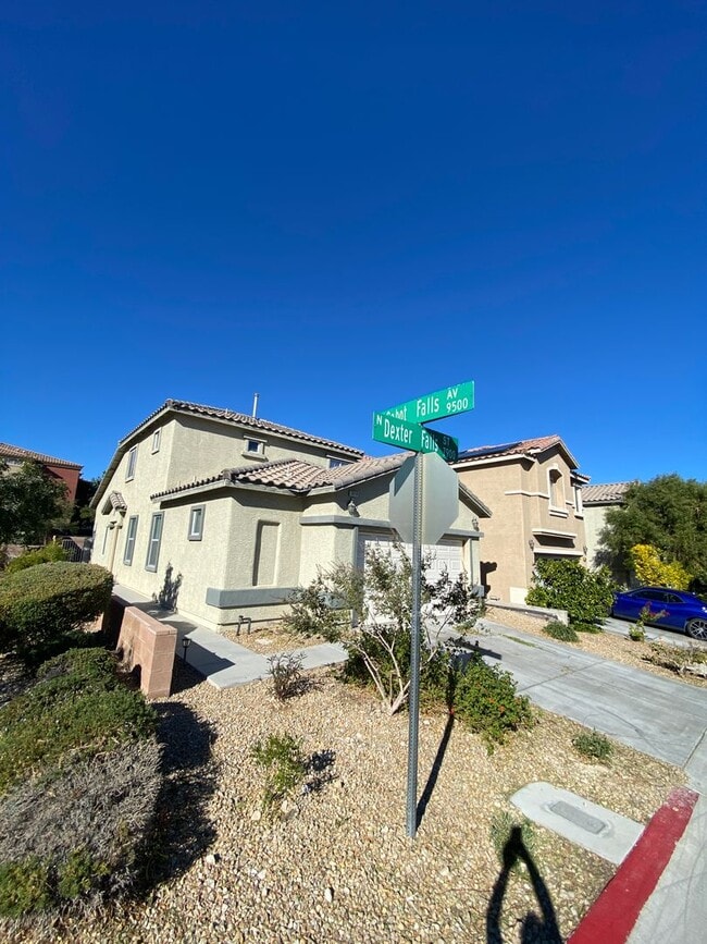 Building Photo - AMERICANA Property Mgmt - Freshly remodele... Rental
