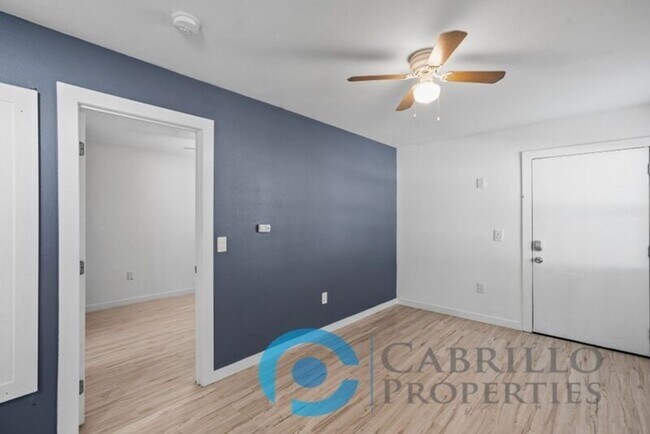 Building Photo - 1307 Division St Unit #D