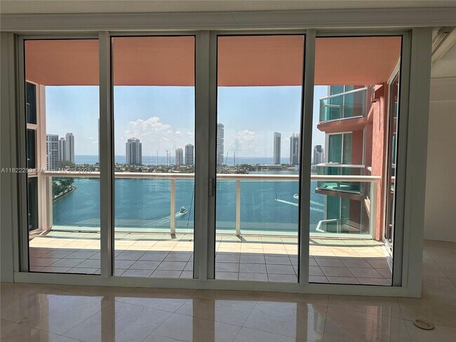 Photo - 3370 Hidden Bay Dr Unidad 2006 Rental