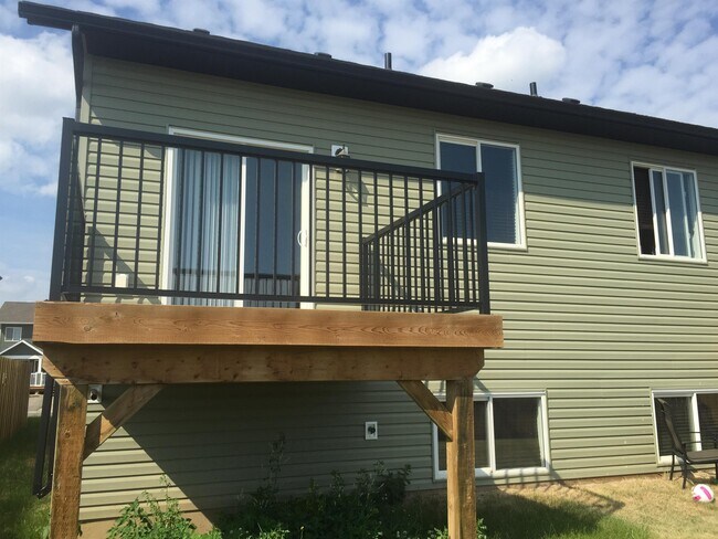 Photo - 8315-8387 87 Ave