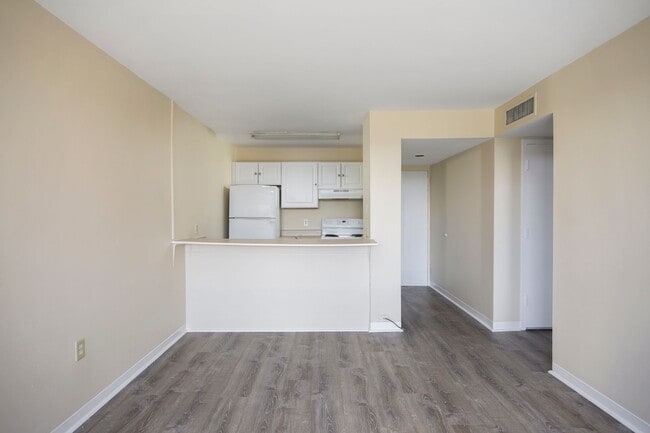 Building Photo - 2 Bedroom 2 Bathroom in Santa Clara Condo