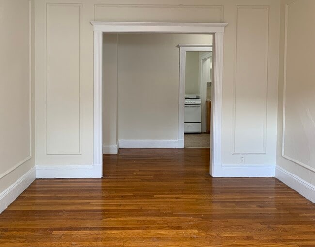 Building Photo - 162 Kelton St