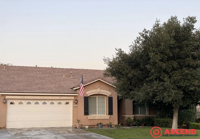 Building Photo - Spacious 3BD/2BA Home in Bakersfield's 93313 Area — Fully Equipped, Pets Welcome!
