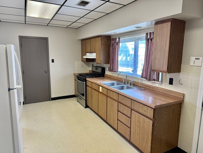 Photo - 635 High St Unit 635  B (Upstairs)