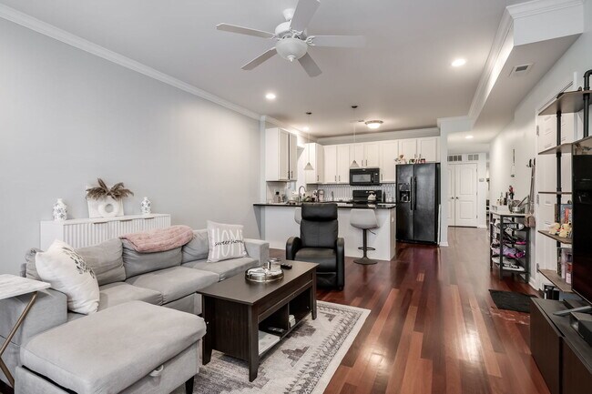 Photo - 6641 W Belmont Ave