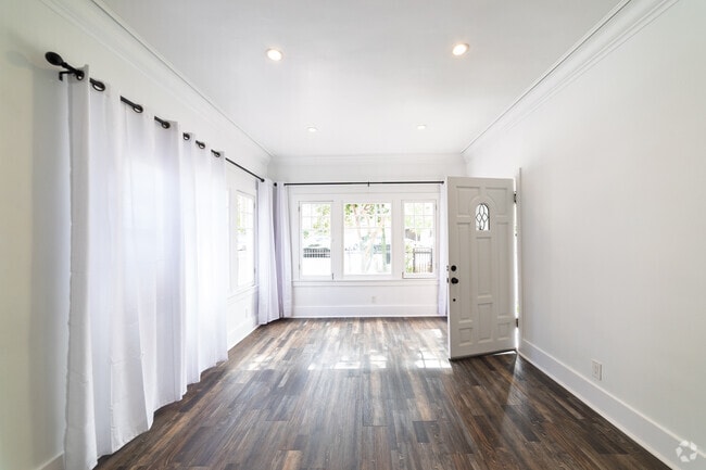 Building Photo - 321 Heliotrope Dr Rental