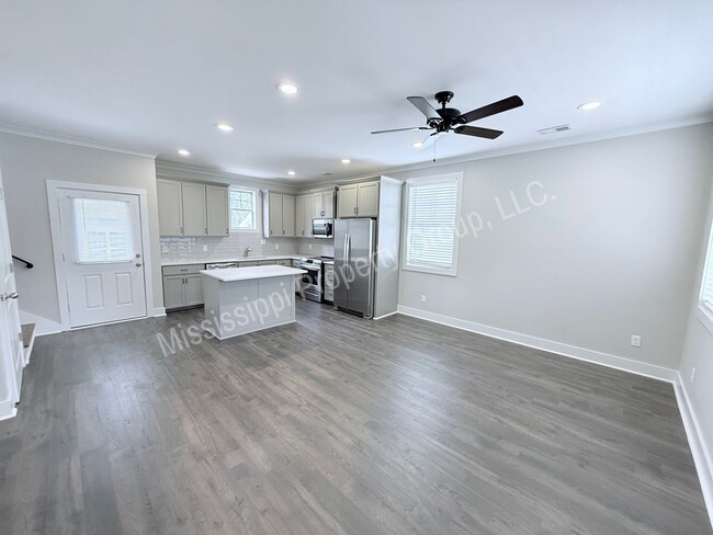 1212 Ivy Rd