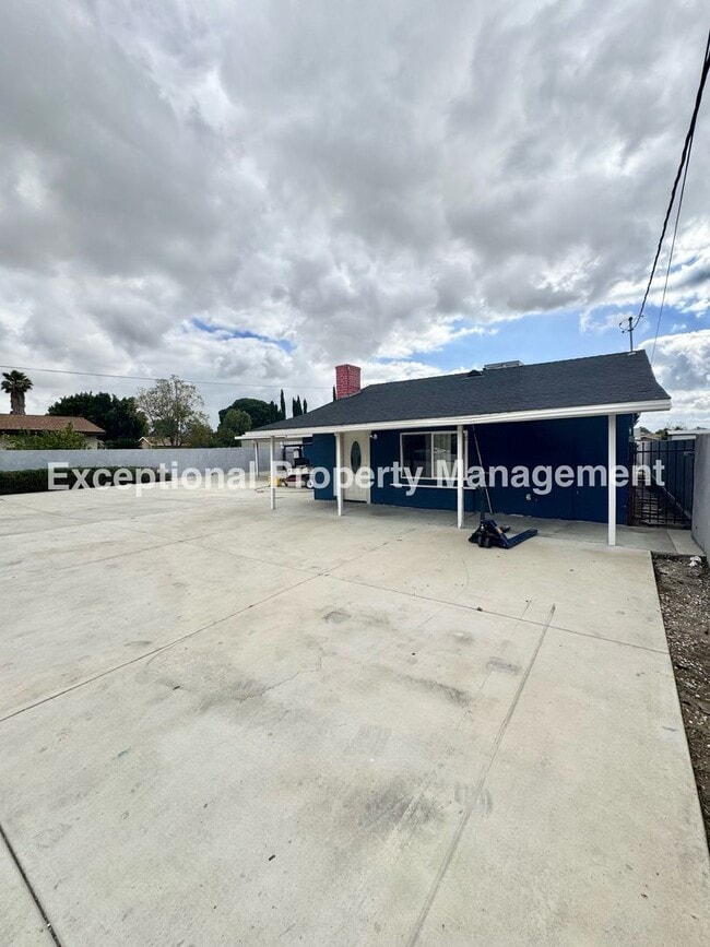 Photo - 8047 Laurel Ave Unit Main