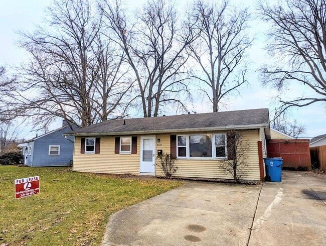 Building Photo - Charming 4-Bedroom Ranch with Modern Updat... Rental