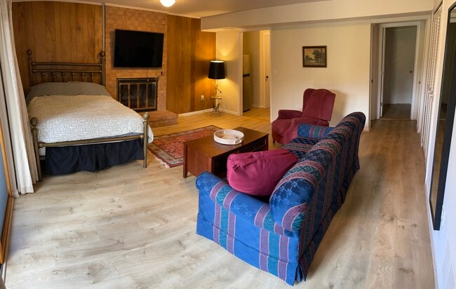 Photo - 11320 Gainsborough Rd