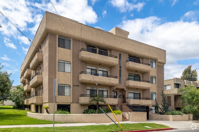 Building Photo - 14400 Dickens St