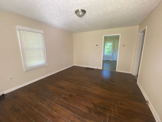 Photo - 302 Oak St