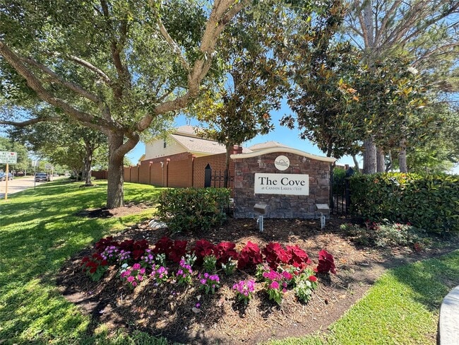 Building Photo - 8107 Gran Villa Dr