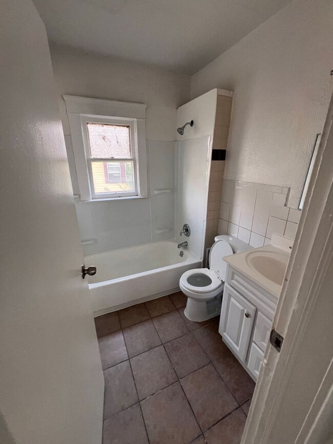 Photo - 444 E 124th St Unit #2 - Upstairs