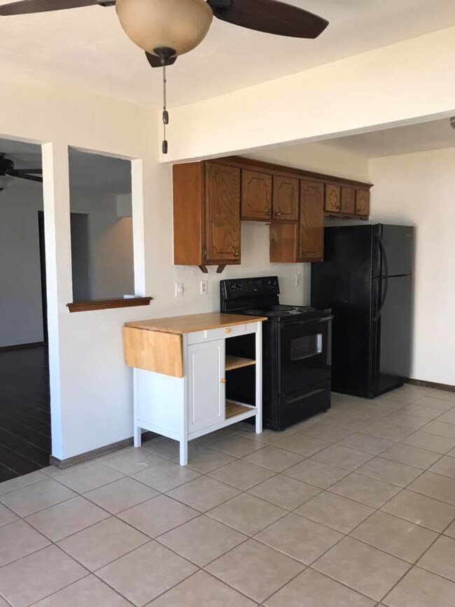 Photo - 925 St James Ct