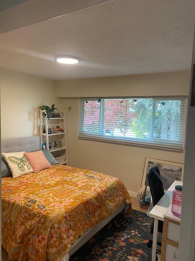 Photo - 7037 Gibson St