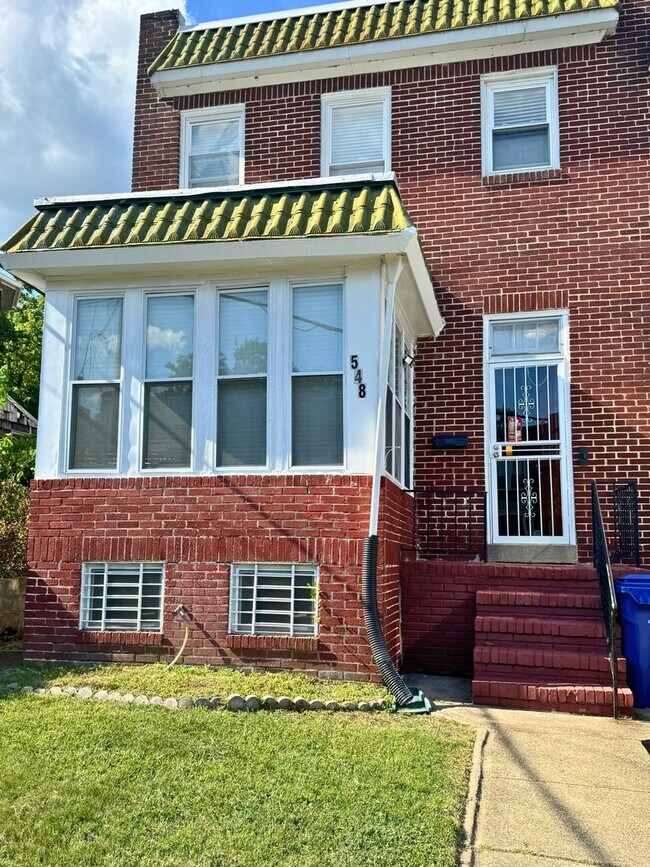 Photo - Charming and Spacious 4BR, 2BA Townhouse