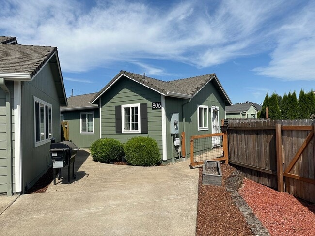Building Photo - Charming 1 bedroom 1 bath house in Springf...