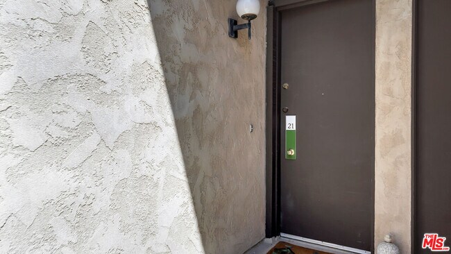 5901 Canterbury Dr Unit 21