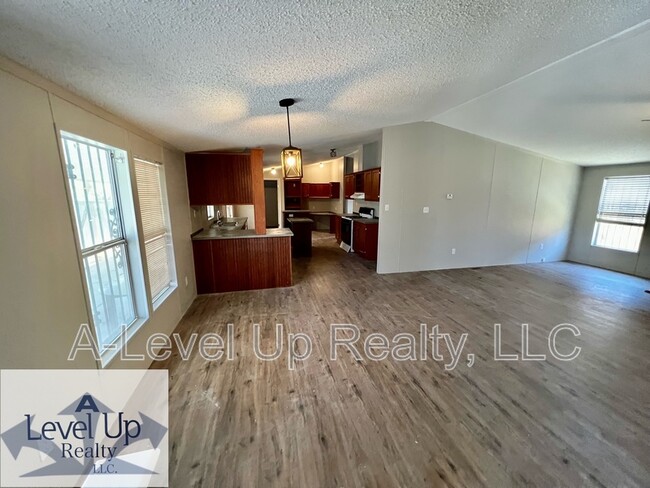Photo - 315 W Lee St