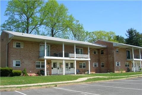Colonial Court Apartments - Colonial Court Apartments