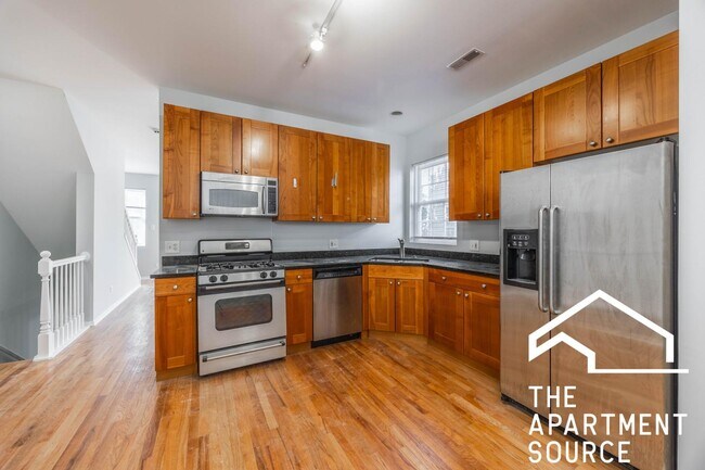 2320 W Adams St