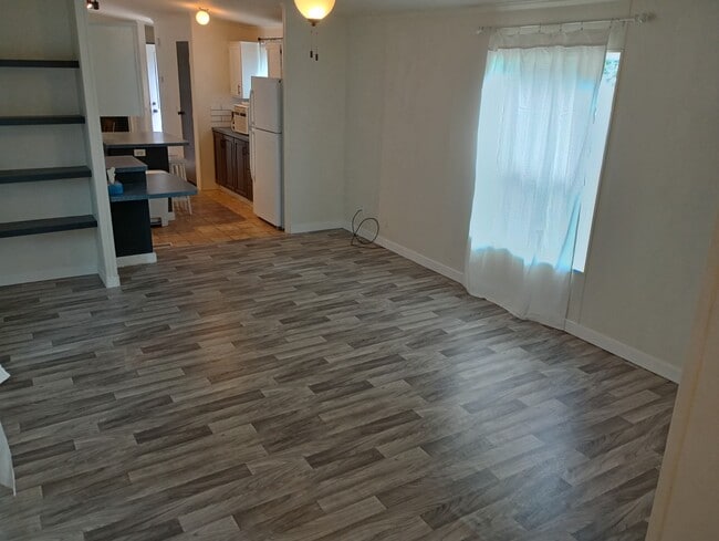 Photo - 202 Holly St