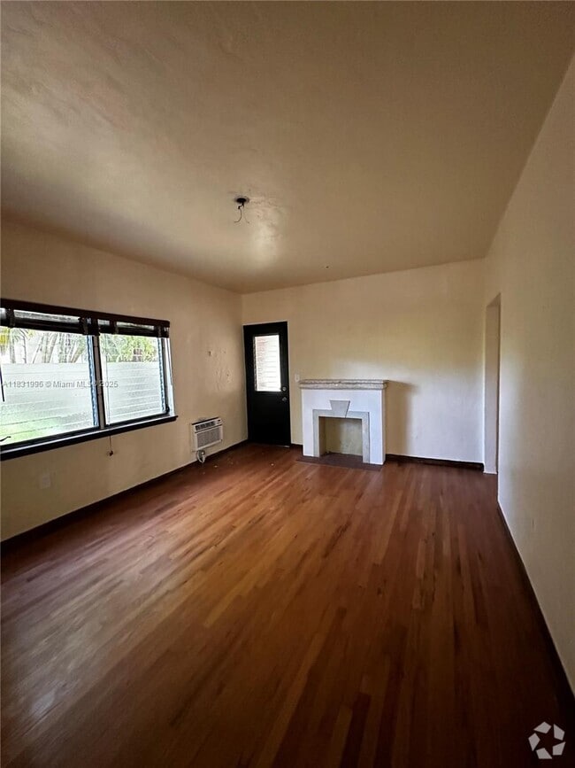Building Photo - 1560 Jefferson Ave Unit 1 Rental