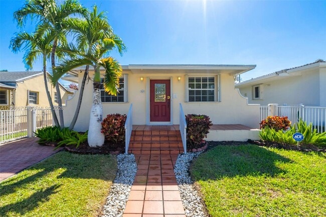 Building Photo - 3640 SW 25th St Unit 1