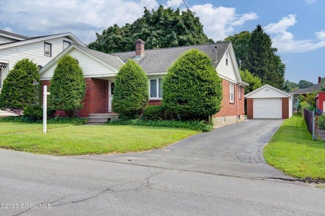 Photo - 73 Russell Rd