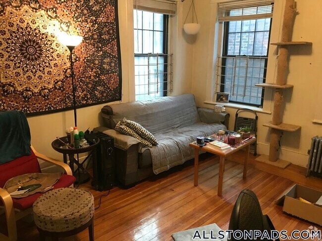 Building Photo - 1412 Commonwealth Ave Rental