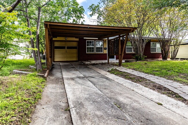 Photo - 231 Craigmont Ln