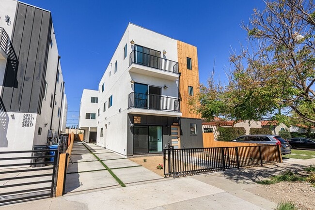 Photo - 2847 S Victoria Ave Unidad 2847 1/2