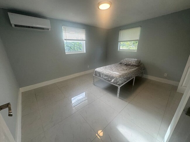 Building Photo - 1708 NW 14th St Rental