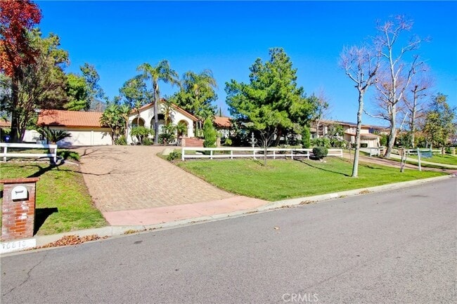 Photo - 10818 Hillside Rd