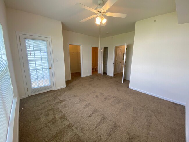 1 bedroom master with walk in closet, full bath, and balcony door
