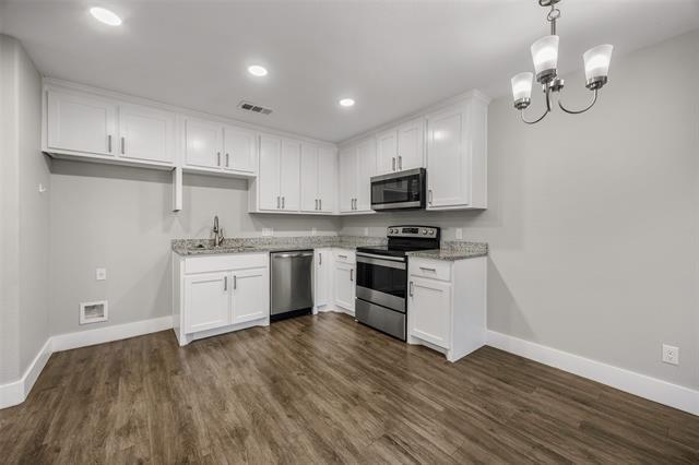 Photo - 901 W Collins St