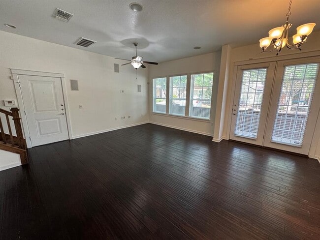 Photo - 2033 Philomena St