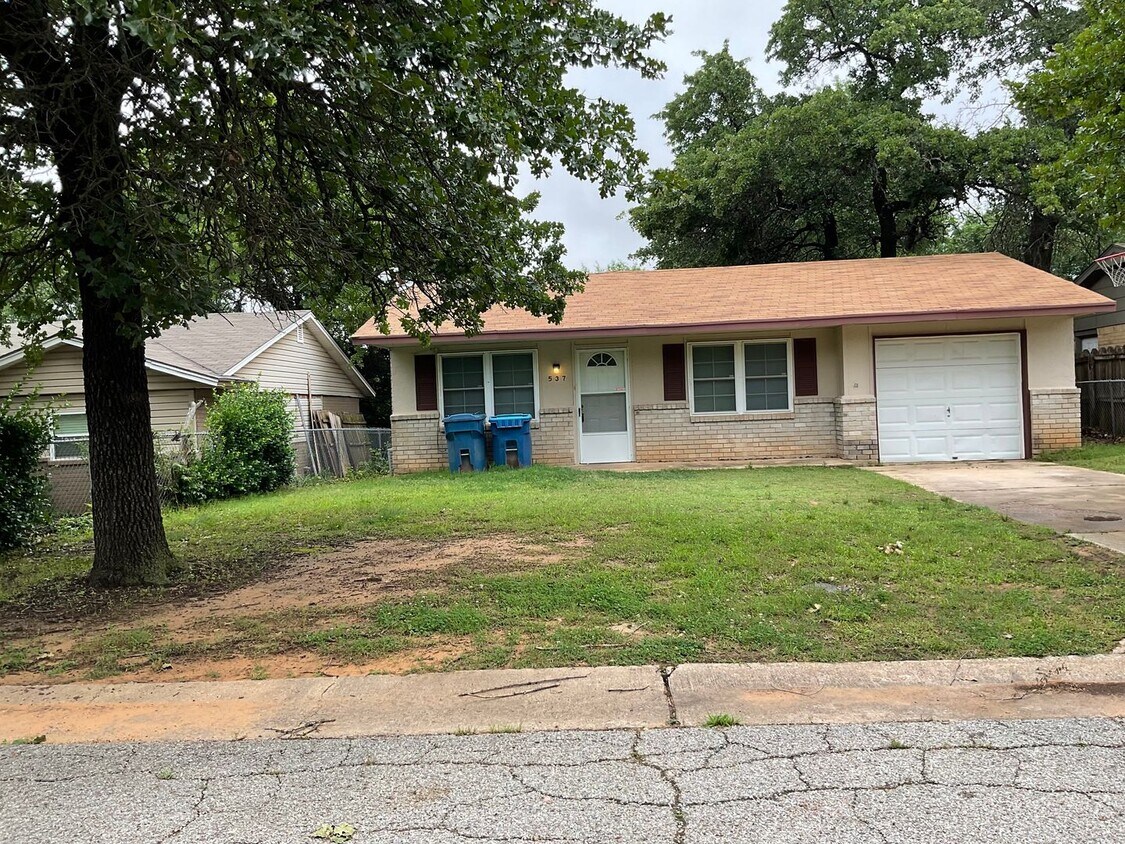 3 Bed, 1 1/2 Bath, 1 Car Garage - 3 Bed, 1 1/2 Bath, 1 Car Garage