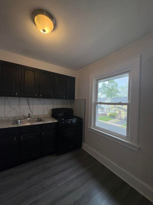 Photo - 28 Beechwood Pl Unit 2