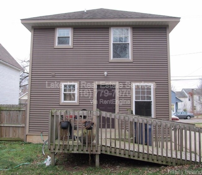 Photo - 711 Logan St SE
