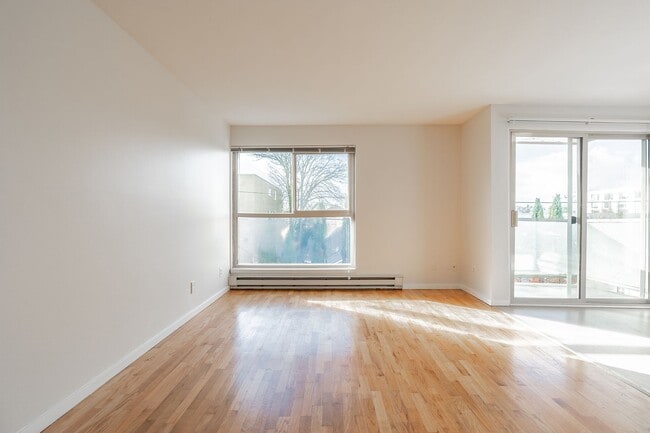 Photo - 615 Summit Apartments